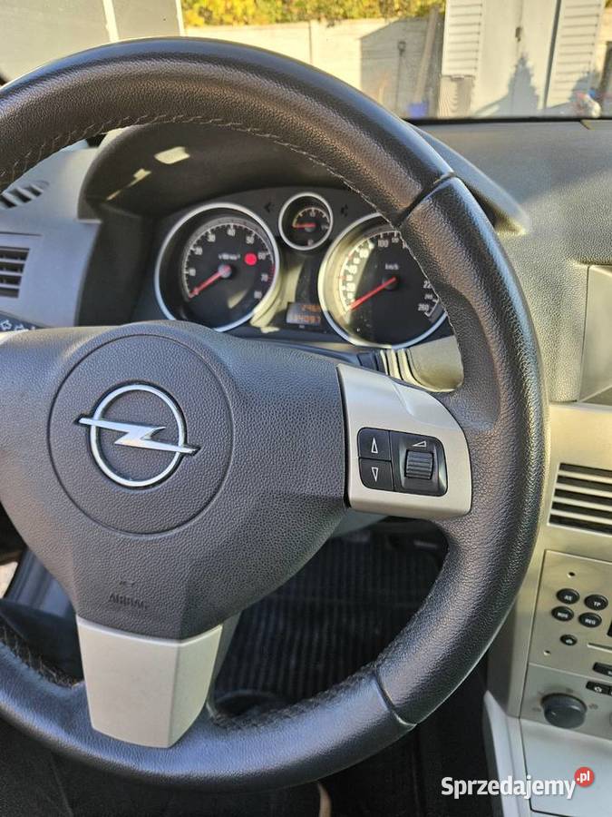 Sprzedam Opel Astra GTC 16 115 2008r niski