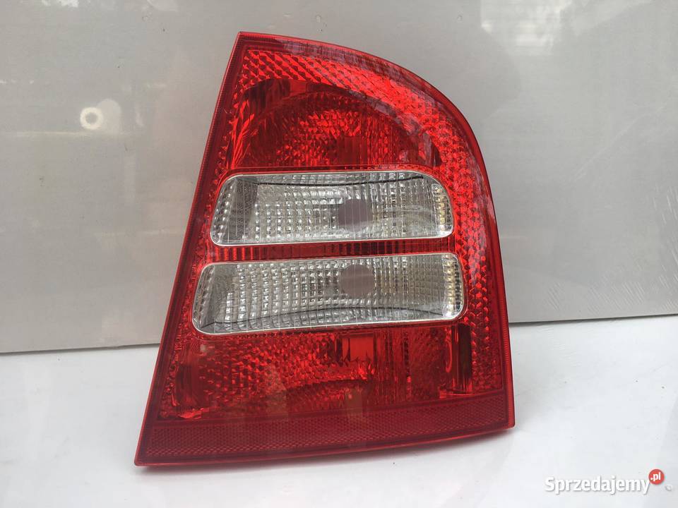 SKODA OCTAVIA 1 PRAWA LAMPA TYŁ HB Lampy tylne Ostroróg