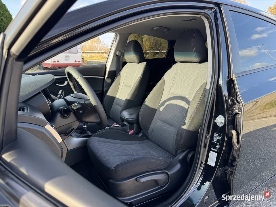 Hyundai i30 14 BENZYNA Klimatronik Nawigacja czujnik zmierzchu sprzedam