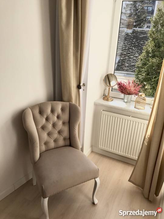 Krzesło fotel uszak z kołatką pinezkami pikowane tapicerowan