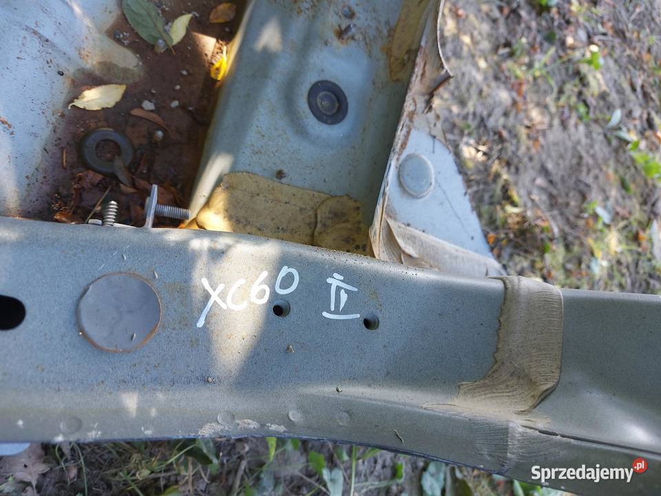 VOLVO XC60 II Podłoga wanna pas tył bagażnika