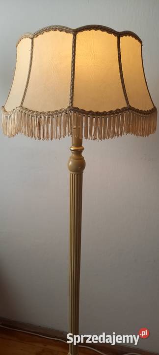 Elegancka drewniana lampa podłogowa w stylu łódzkie Skierniewice