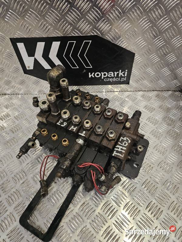 Rozdzielacz hydrauliczny CAT TH62 TH63 TH82 TH83 Gdynia
