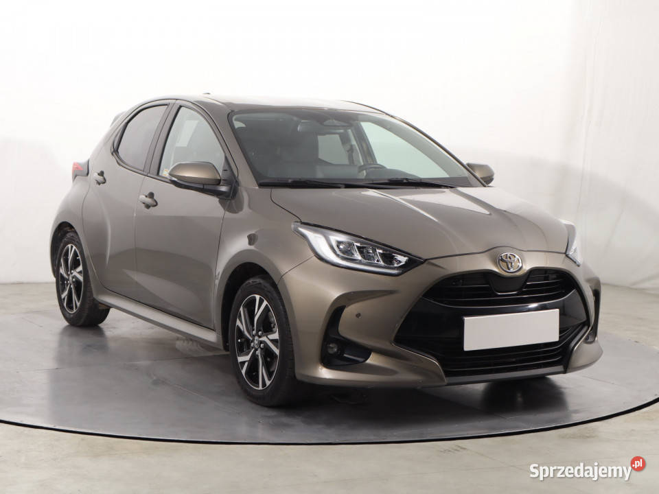 Toyota Yaris 15 VVTi Hybrid światła przeciwmgielne