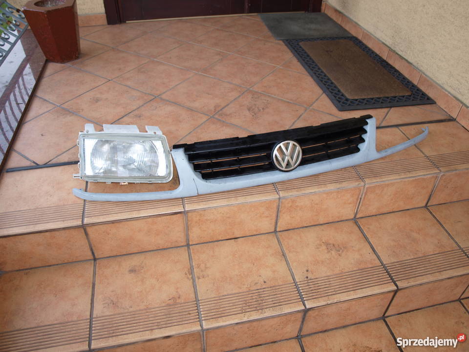 VW Polo Grill atrapa Lampa prawa przednia