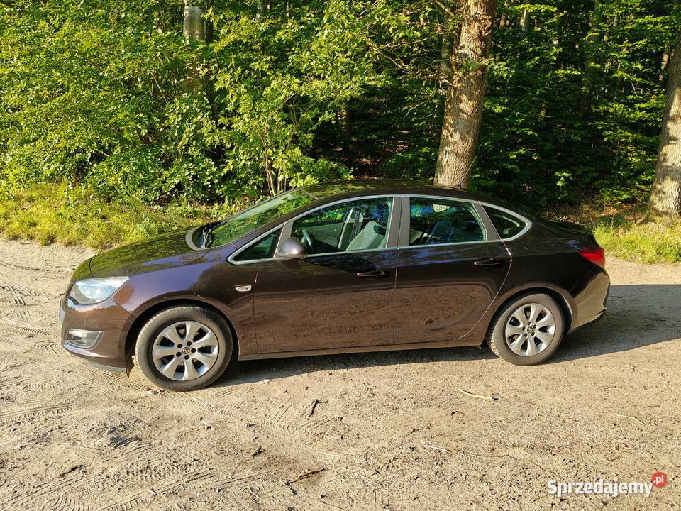 Opel Astra J sedan 14 turbo LPG 140 Rok produkcji 2017 Gdynia sprzedam