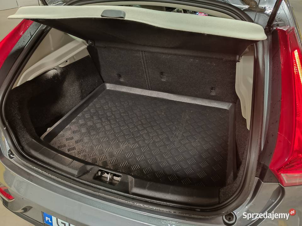 Volvo v40 Momentum 84 przebiegu Ozorków sprzedam