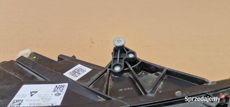 MERCEDES AKLASA W177 REFLEKTOR LAMPA PRAWA osobowe Bieleń sprzedam