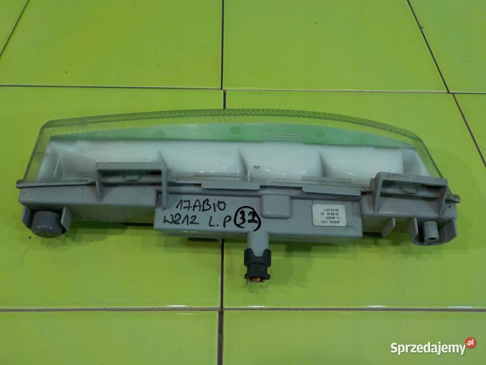 MERCEDES E W212 11r SEDAN 4D lampa DRL lewa mazowieckie Suków