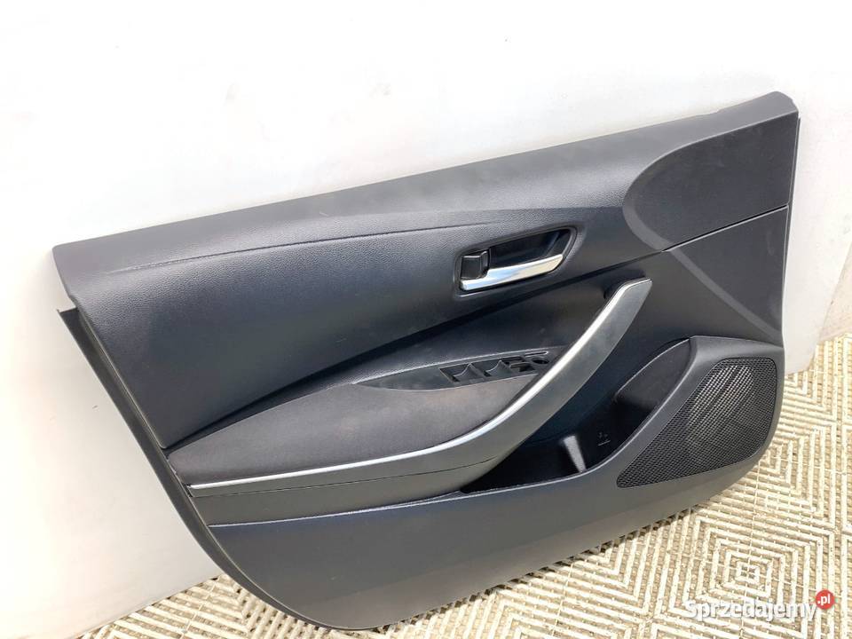 BOCZEK DRZWI LEWY PRZÓD TOYOTA COROLLA E21 osobowe