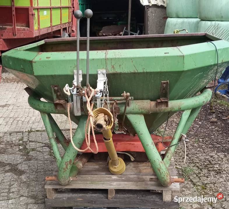 Rozsiewacz do nawozu dwutalerzowy Amazone F 803 wielkopolskie Witkowo