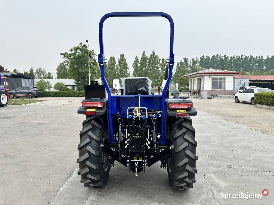 Kompaktowy ciągnik o mocy 25 koni mechanicznych