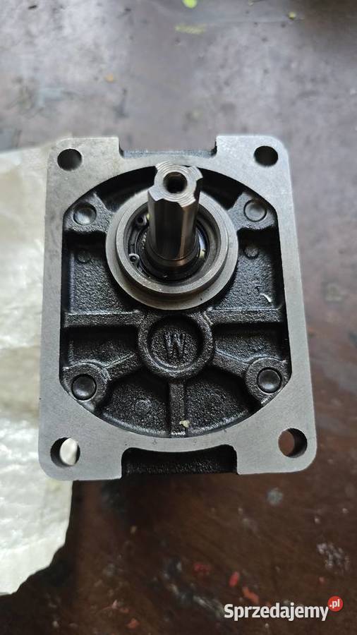 Pompa oleju ciągnika YTO X904 Zefir Miechów sprzedam