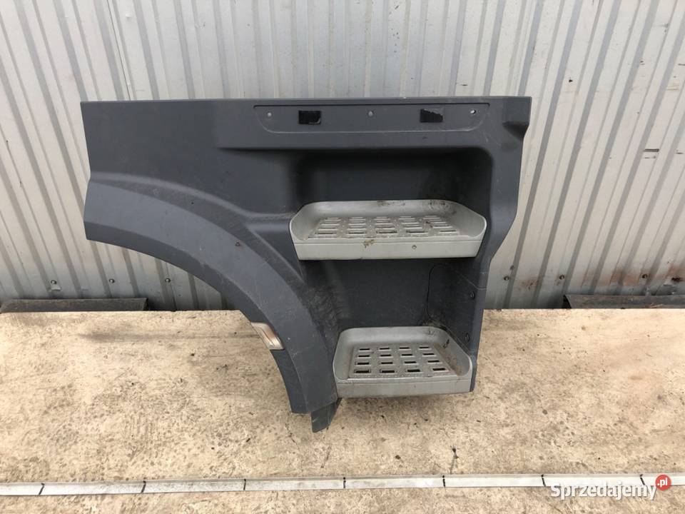 STOPIEŃ KABINY PRAWY DAF XF 129 462