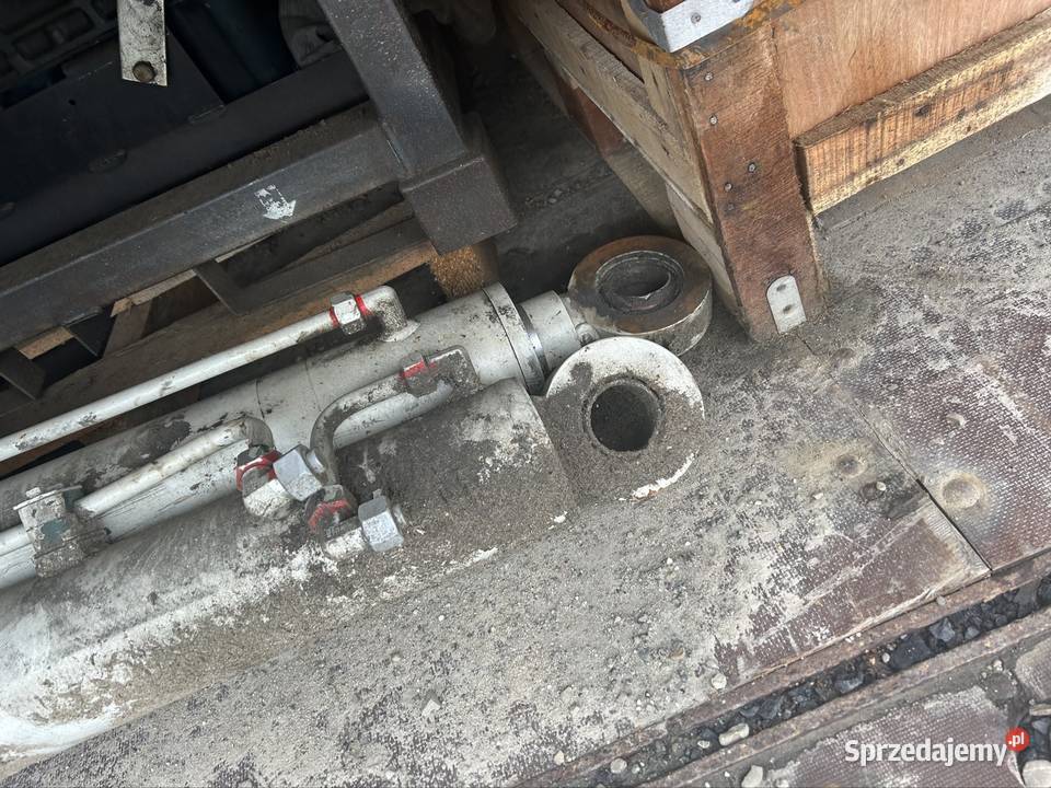 Siłownik hydrauliczny do koparki ładowarki Gromnik