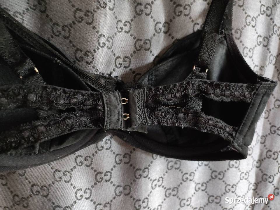 biustonosz stanik zmysłowy zniewalający sexowny Bardotka