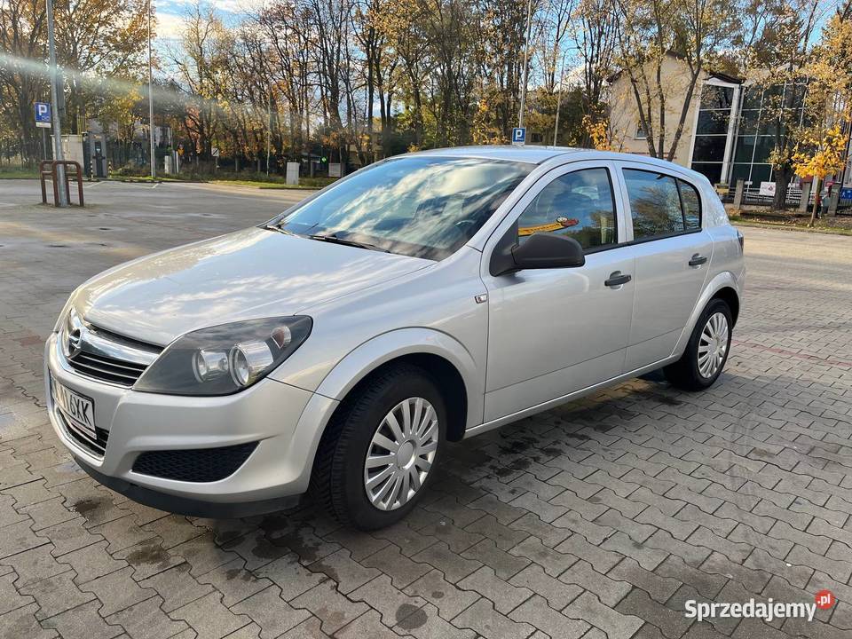 Opel Astra H 16 benzyna bezwypadkowa polski kupiony w polskim salonie sprzedam