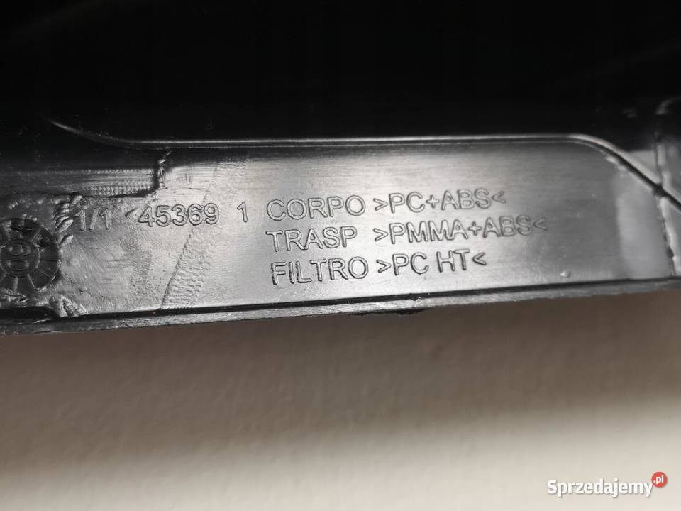 REFLEKTOR PRAWY TYŁ FIAT GRANDE PUNTO 2005 NOWA