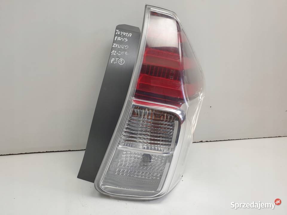Toyota Prius V TYLNIA TYLNA LAMPA PRAWA prawy lubelskie Janów