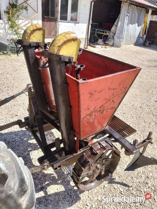 Sadzarka do ziemniaków AKPIL świętokrzyskie Huta Koszary