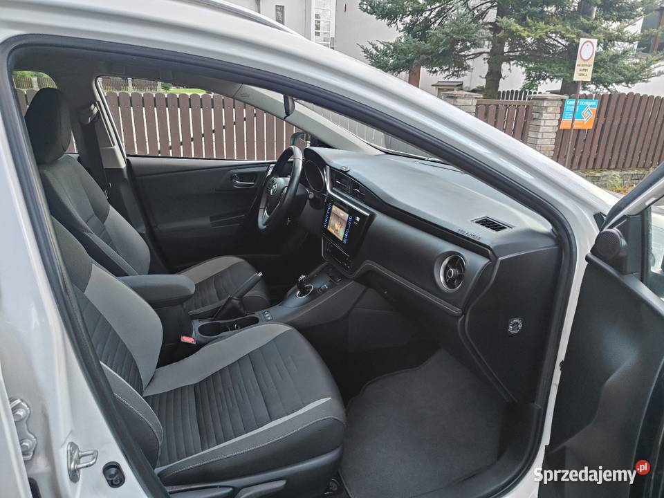 Toyota Auris 18 Hybrid wielofunkcyjna kierownica Auris Borzęcin