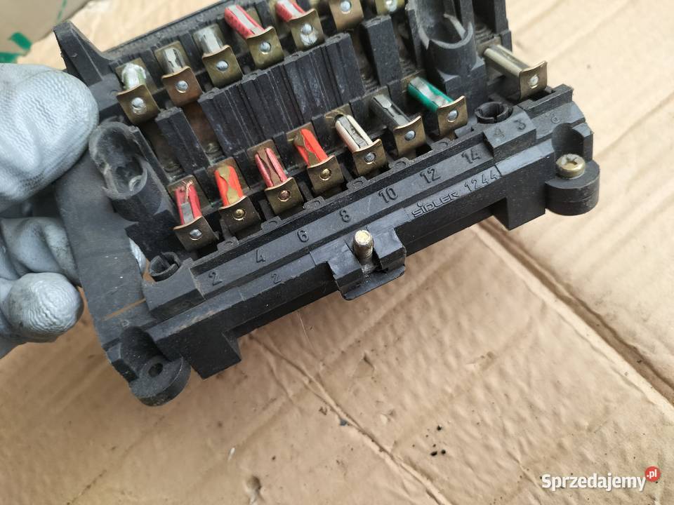 MERCEDES W123 SKRZYNKA BEZPIECZNIKÓW Kamień-Kolonia