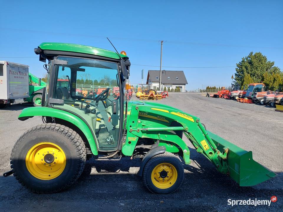 Ciągnik ogrodniczy komunalny John Deere 3720 z Łubowo