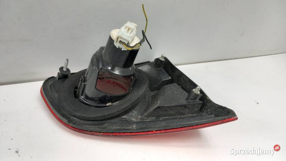 NISSAN QASHQAI J10 LAMPA TYŁ PRAWA W KLAPĘ Zbierkowo