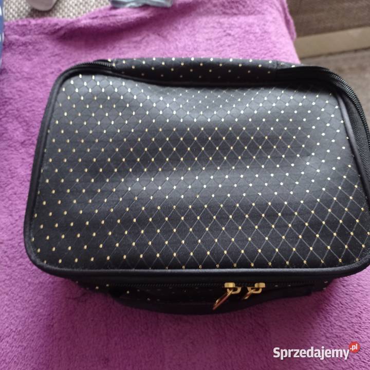 Sprzedam dwie ładne kosmetyczki Dla kobiet Dodatki