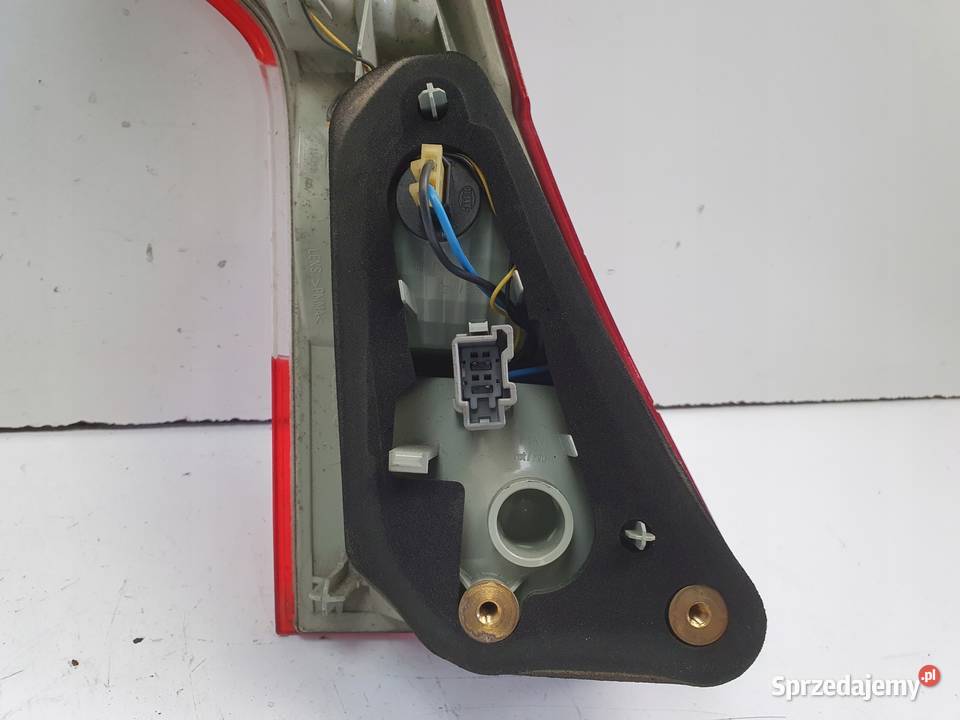 Volvo V70 III XC70 TYLNA LAMPA PRAWA prawy tył Janów