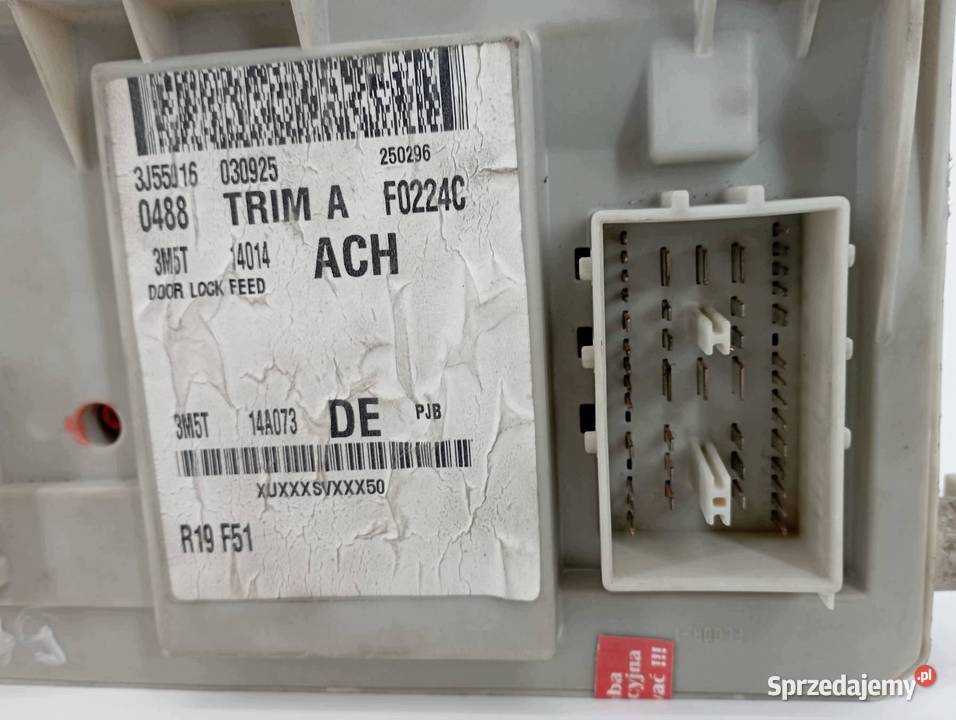 SKRZYNKA BEZPIECZNIKÓW 3M5T14A073DF Ford Focus C