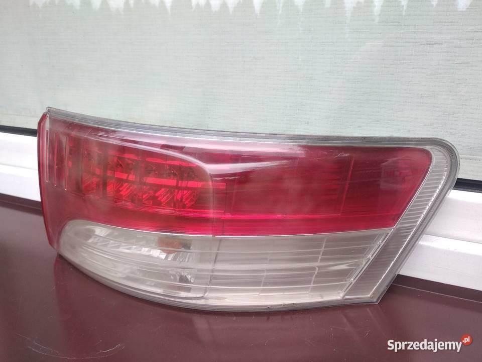 Toyota Avensis T27 sedan lampa tył tylna prawa w Sieradz