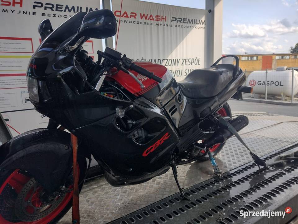 Honda CBR 1000f sc21 89r postoju
