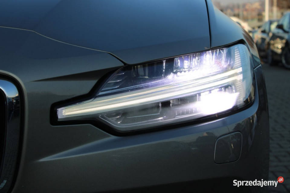 Volvo V60 2019r LED BLIS ACC Hak Panorama VAT23 Rok produkcji 2019 V60 Bielsko-Biała