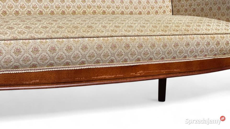 Jasna sofa dwuosobowa w stylu ludwikowskim Gryfice