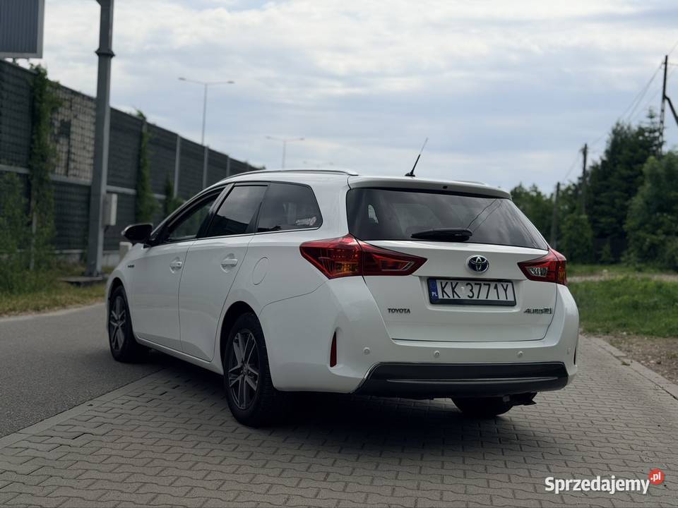 Toyota Auris Touring Sports 18 Hybrid 2014 małopolskie Kraków sprzedam