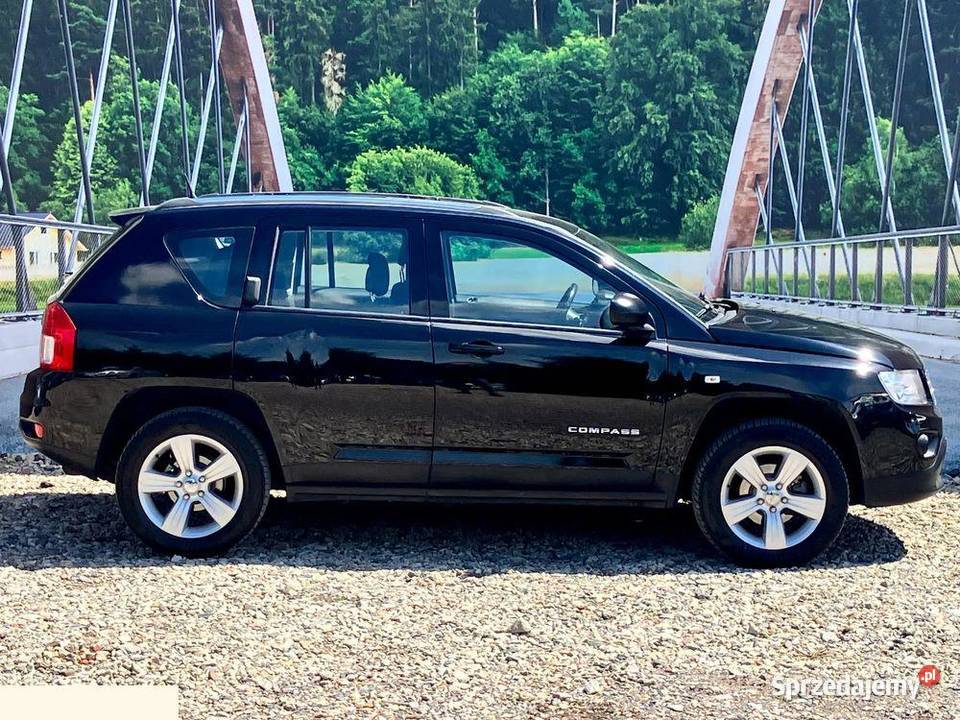 Jeep Compass 24 benzyna 170 2011r Możliwy 2359cm3 Radom