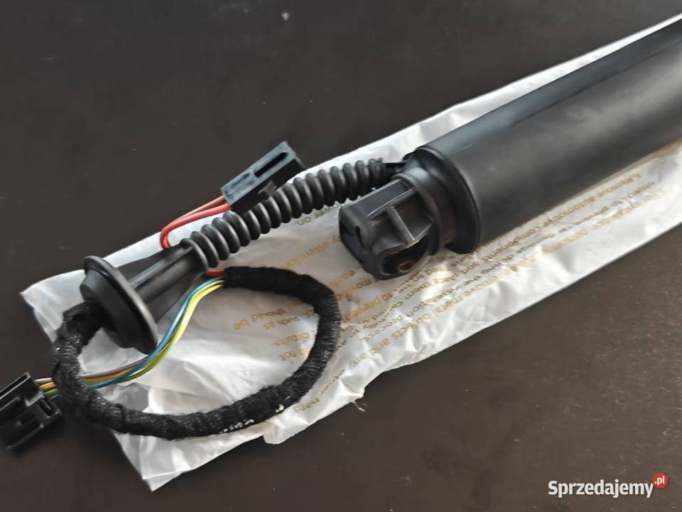 Siłownik teleskop klapy bagażnika Skoda superb Rok produkcji 2013 Elbląg sprzedam