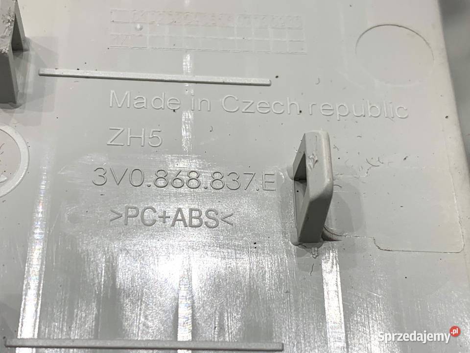 LAMPA SUFITOWA SKODA SUPERB III 3V0868837E Kombi podkarpackie