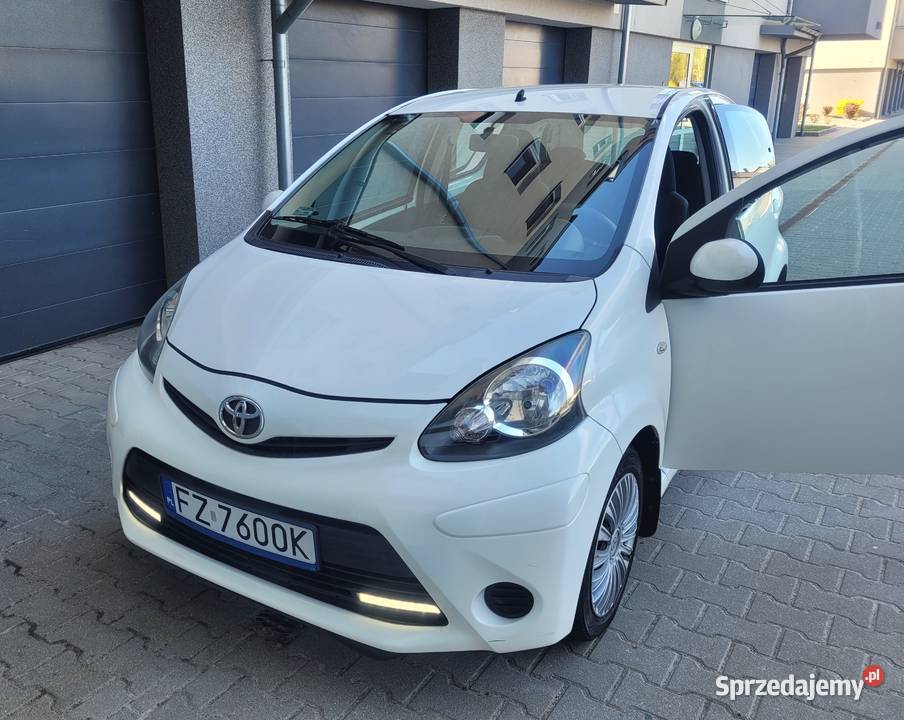 Toyota Aygo 2012 10 VVTI 68 Benzyna Niski Zielona Góra