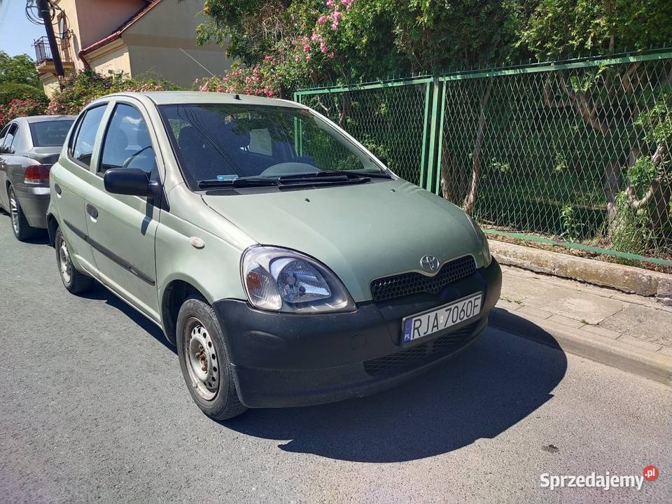 Toyota Yaris 10 2001r Zarejestrowany w Polsce Jarosław sprzedam