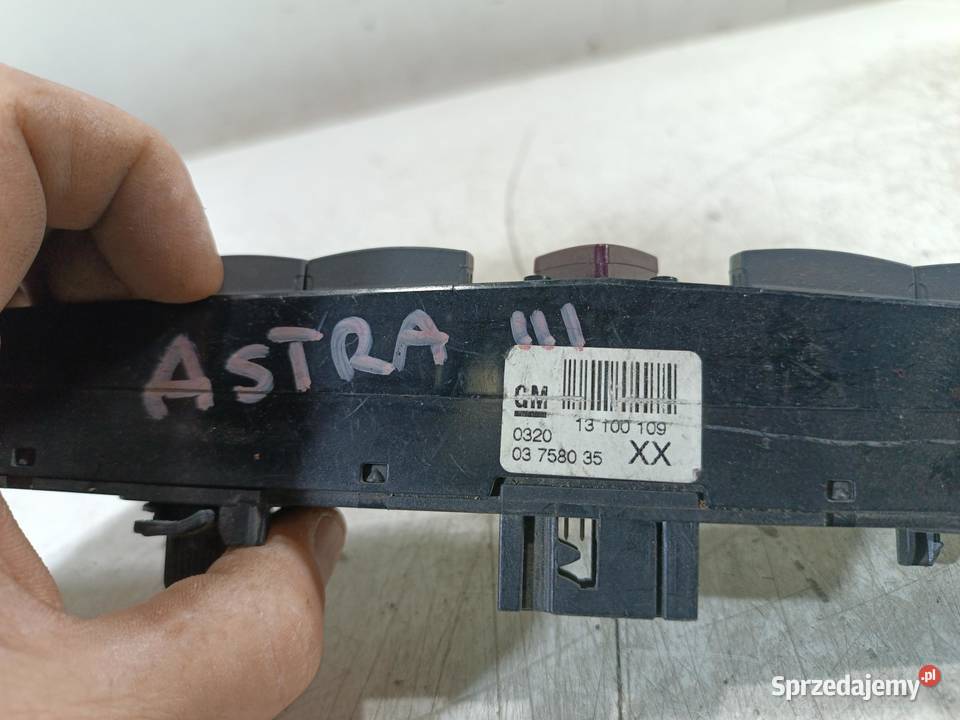 WŁĄCZNIK ŚWIATEŁ AWARYJNYCH OPEL ASTRA III