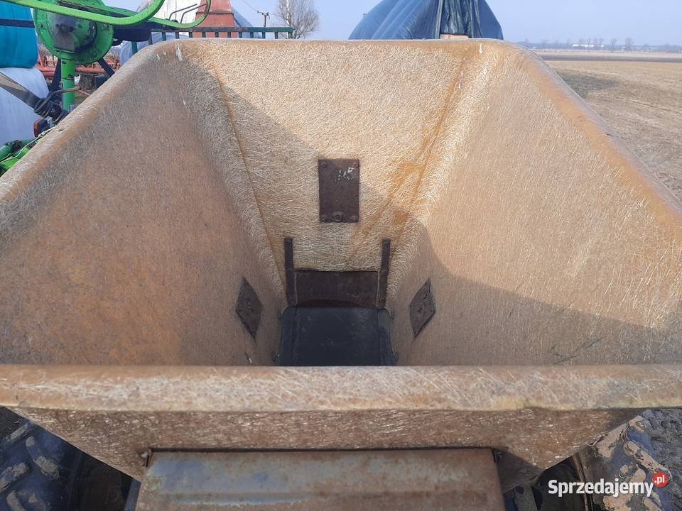 Rozsiewacz KOS Maszyny rolnicze Żnin