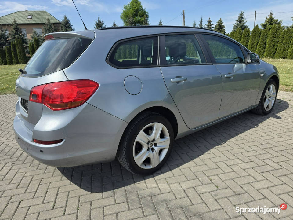 Opel Astra Sports Tourer 14 Benz szary Kutno