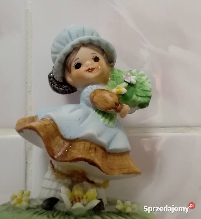 Figurka dziewczynka z bukietem kwiatów Łódź