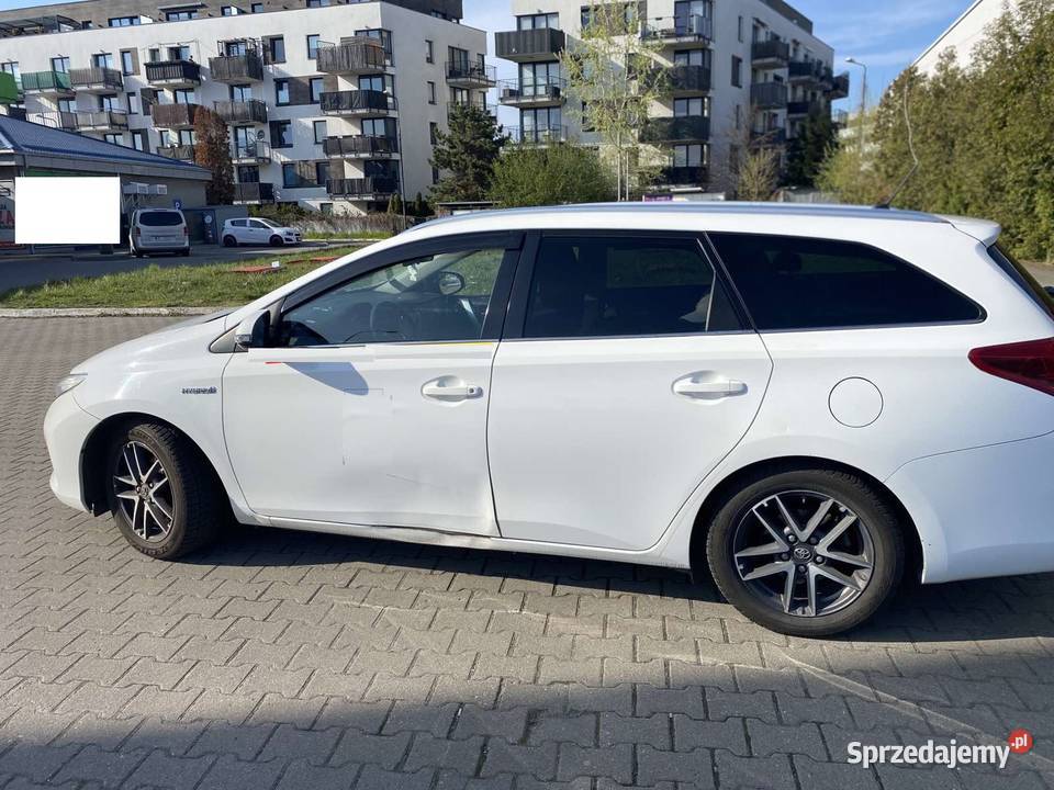 Toyota Auris Hybrid 2015 1800cm3 Warszawa