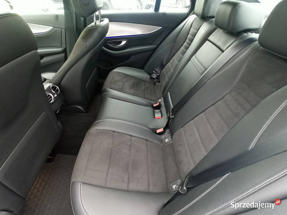 Mercedes E 220 4 MATIC salon I właściciel czarny