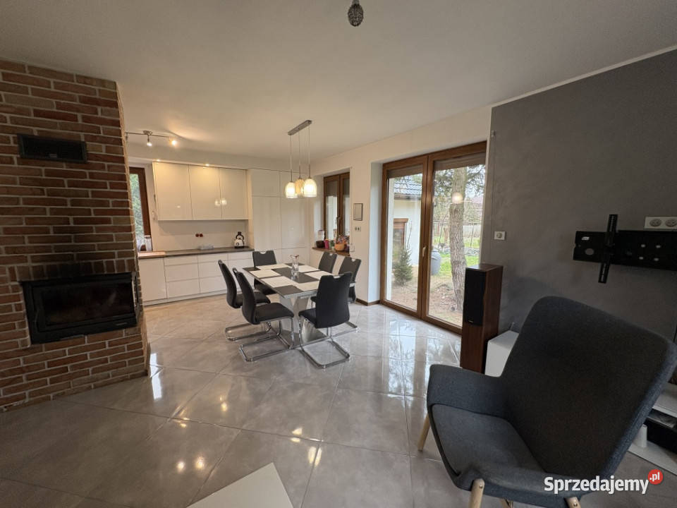 Dwa domy na jednej posesji Komorów