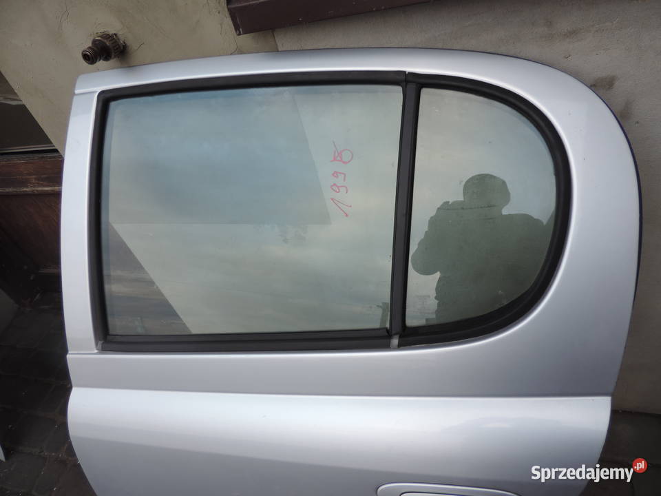 DRZWI LEWY TYŁ TOYOTA YARIS 1 KOLOR 199 osobowe Nowy Sącz