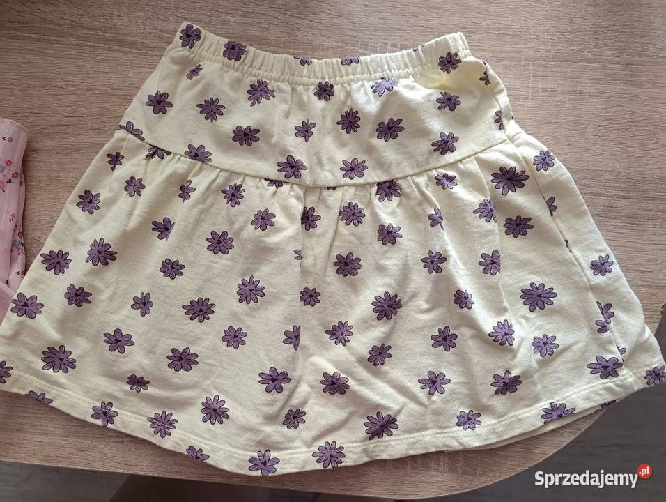 Spódniczki w kwiaty 128